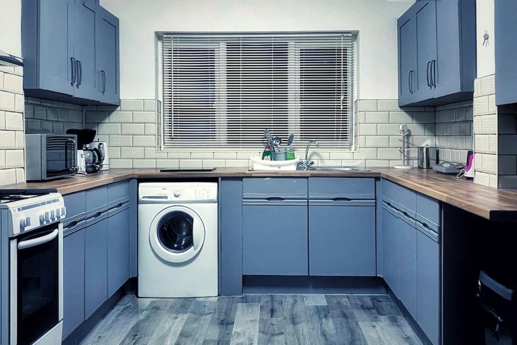 Urban Music Style Townhouse In Swansea City Center Экстерьер фото