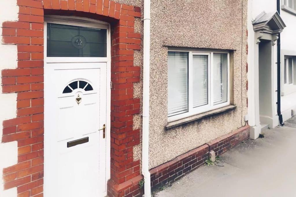 Urban Music Style Townhouse In Swansea City Center Экстерьер фото
