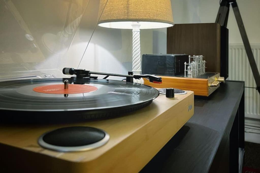 Urban Music Style Townhouse In Swansea City Center Экстерьер фото