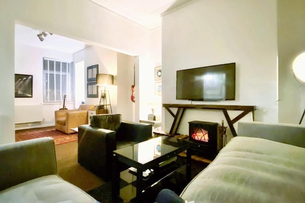 Urban Music Style Townhouse In Swansea City Center Экстерьер фото