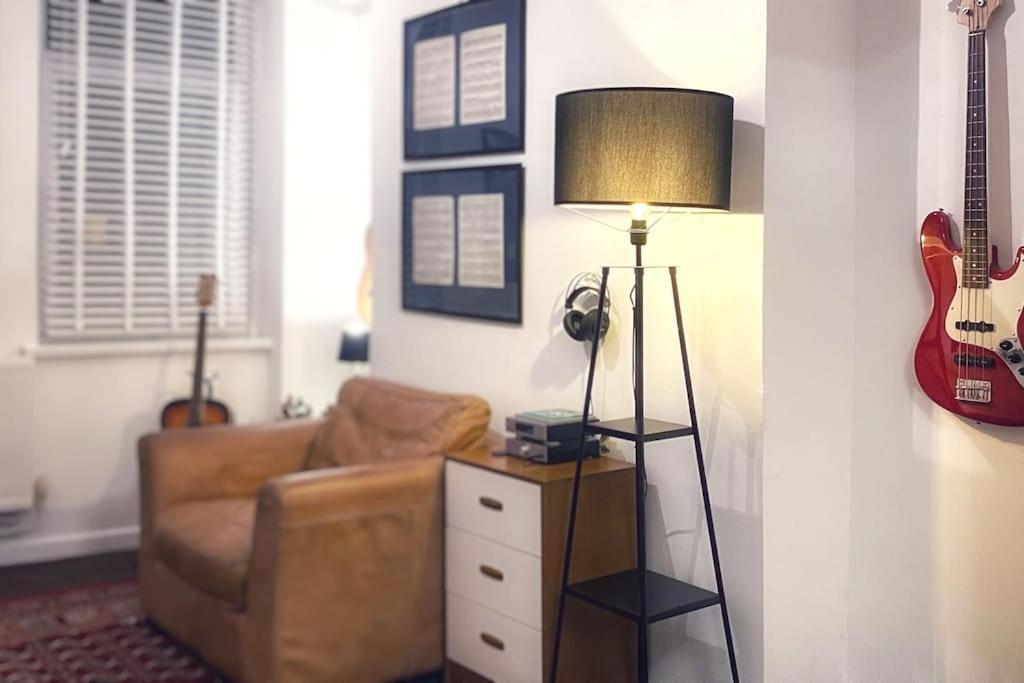 Urban Music Style Townhouse In Swansea City Center Экстерьер фото